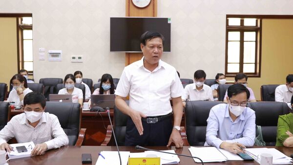 Thứ trưởng Bộ Y tế Đỗ Xuân Tuyên, Phó Trưởng Ban Chỉ đạo Quốc gia phòng, chống dịch COVID-19 phát biểu chỉ đạo tại buổi làm việc - Sputnik Việt Nam