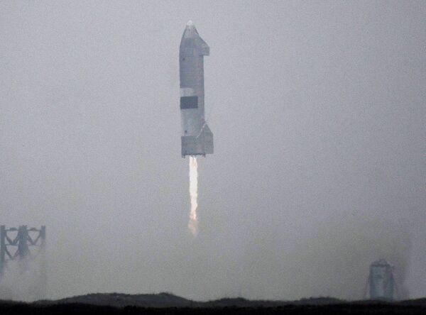 Nguyên mẫu tàu vũ trụ Starship SN15 của SpaceX lần đầu hạ cánh thành công tại sân bay vũ trụ thuộc công ty ở Boca Chica, bang Texas, Hoa Kỳ - Sputnik Việt Nam