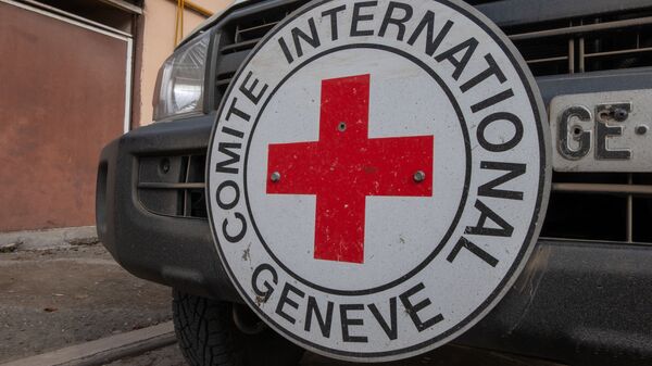 Xe cứu trợ của Hiệp Hội Chữ thập đỏ và Trăng lưỡi liềm đỏ quốc tế (ICRC) - Sputnik Việt Nam