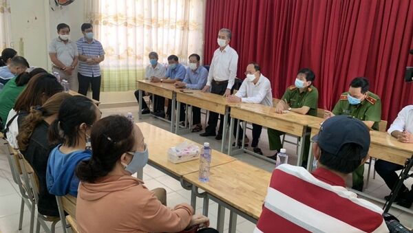 Lãnh đạo TP. Hồ Chí Minh thăm hỏi người thân các nạn nhân.  - Sputnik Việt Nam