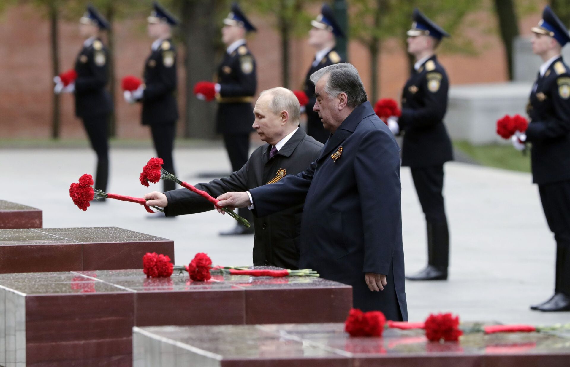 Tổng thống Putin chúc mừng các cựu chiến binh, quân nhân và toàn thể nhân dân Nga nhân Ngày Chiến thắng - Sputnik Việt Nam, 1920, 09.05.2021