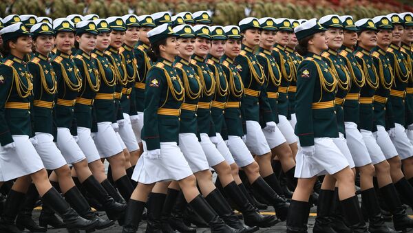 Các nữ học viên trường Đại học Quân sự Bộ Quốc phòng Liên bang Nga tham gia cuộc diễu binh nhân kỷ niệm 76 năm Chiến thắng trong Chiến tranh Vệ quốc Vĩ đại  - Sputnik Việt Nam