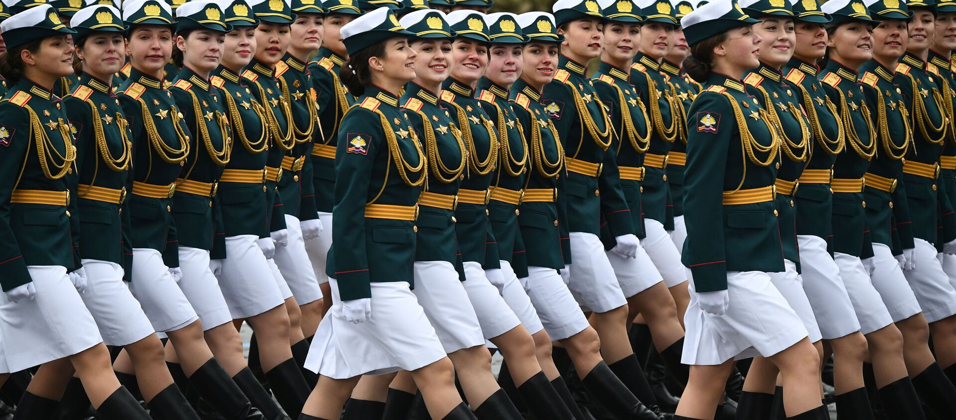 Các nữ học viên trường Đại học Quân sự Bộ Quốc phòng Liên bang Nga tham gia cuộc diễu binh nhân kỷ niệm 76 năm Chiến thắng trong Chiến tranh Vệ quốc Vĩ đại  - Sputnik Việt Nam, 1920, 09.05.2021