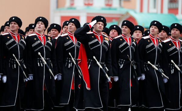 Khối quân của Liên hiệp Kuban toàn Nga tại cuộc diễu binh nhân kỷ niệm 76 năm Chiến thắng trong Chiến tranh Vệ quốc Vĩ đại ở Moskva - Sputnik Việt Nam