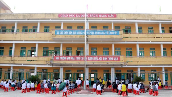 COVID-19: Xét nghiệm cho hơn 1.000 giáo viên và học sinh ở Nam Định - Sputnik Việt Nam