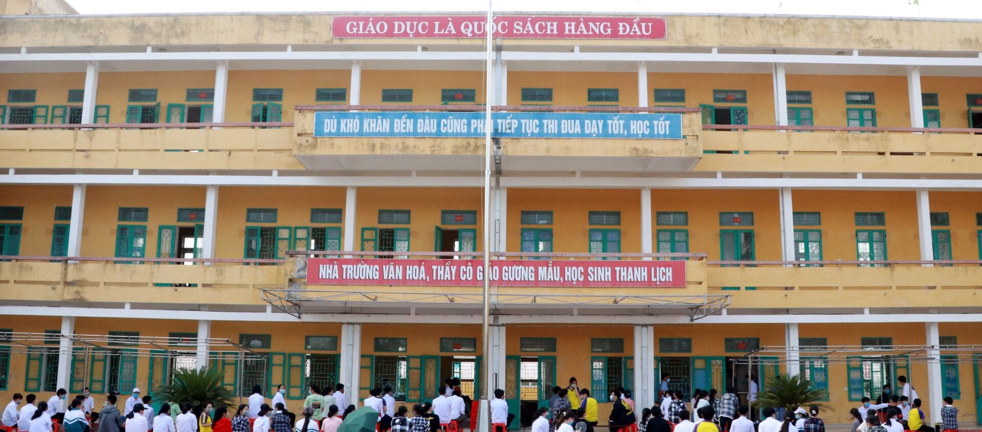 COVID-19: Xét nghiệm cho hơn 1.000 giáo viên và học sinh ở Nam Định - Sputnik Việt Nam, 1920, 10.05.2021