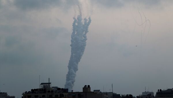 Phóng tên lửa từ Dải Gaza sang Israel  - Sputnik Việt Nam