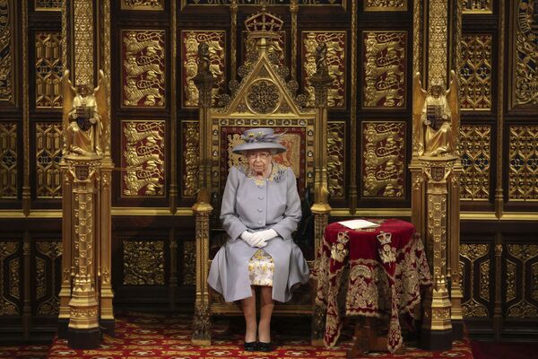 Nữ hoàng Elizabeth II của Vương quốc Anh có bài phát biểu trước Viện Quý tộc tại Điện Westminster ở London - Sputnik Việt Nam