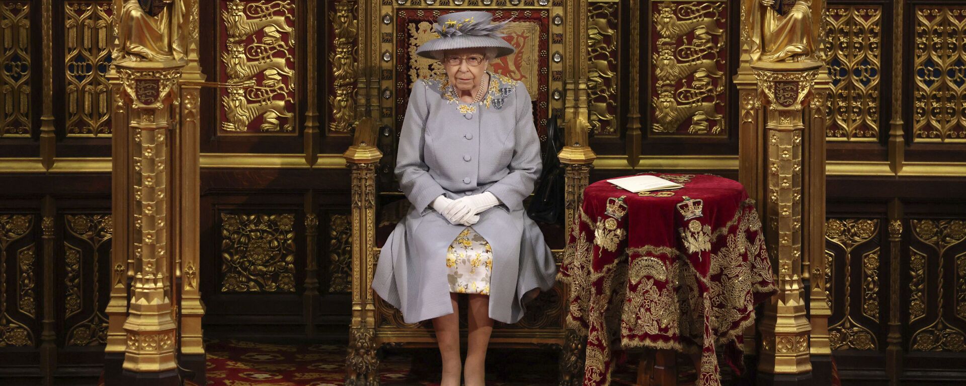 Nữ hoàng Elizabeth II của Vương quốc Anh có bài phát biểu trước Viện Quý tộc tại Điện Westminster ở London - Sputnik Việt Nam, 1920, 04.09.2021