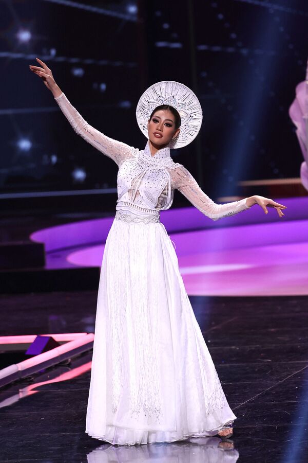 Hoa hậu Việt Nam Nguyễn Trần Khánh Vân trong phần trình diễn trang phục dân tộc tại cuộc thi Hoa hậu Hoàn vũ lần thứ 69 - Sputnik Việt Nam
