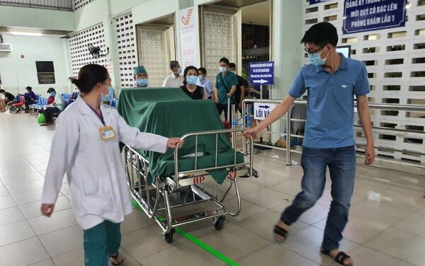  Tạng hiến tặng được đoàn hộ tống đưa về tới Bệnh viện Chợ Rẫy rạng sáng ngày 17/5/2021 - Sputnik Việt Nam