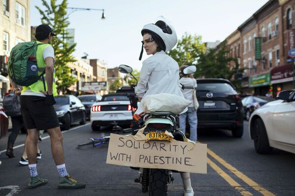 Những người ủng hộ Palestine tập trung cho một cuộc biểu tình ở Brooklyn, Mỹ - Sputnik Việt Nam