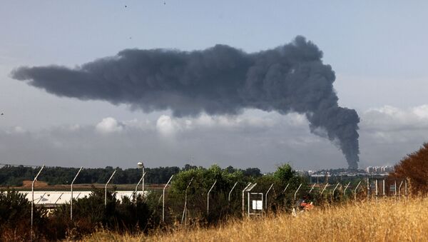 Cột khói dày cuồn cuộn ở Dải Gaza sau cuộc không kích của Israel - Sputnik Việt Nam