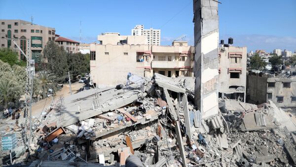 Những tòa nhà bị phá hủy ở Dải Gaza vì hứng đòn không kích của Israel. - Sputnik Việt Nam