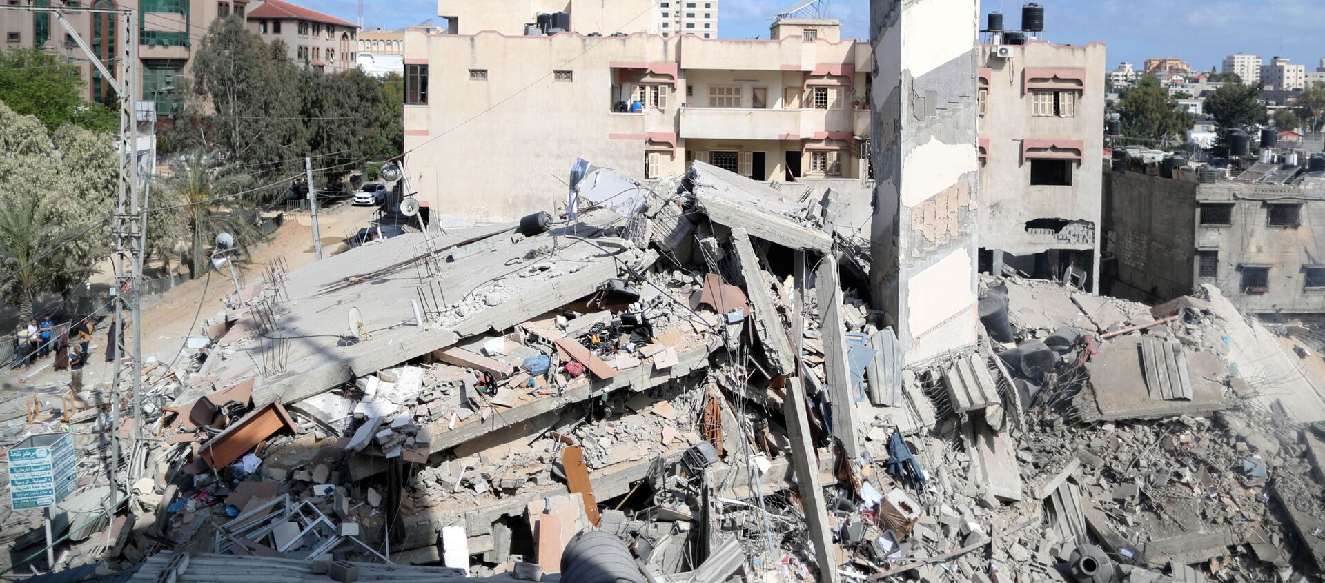 Những tòa nhà bị phá hủy ở Dải Gaza vì hứng đòn không kích của Israel. - Sputnik Việt Nam, 1920, 19.05.2021