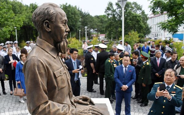 Nghi lễ khánh thành tượng đài Chủ tịch Hồ Chí Minh tại Vladivostok - Sputnik Việt Nam