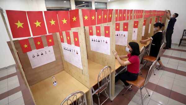 Sinh viên ngoại tỉnh ở lại Hà Nội trong ngày bầu cử đều được đảm bảo thực hiện quyền và nghĩa vụ cử tri. - Sputnik Việt Nam