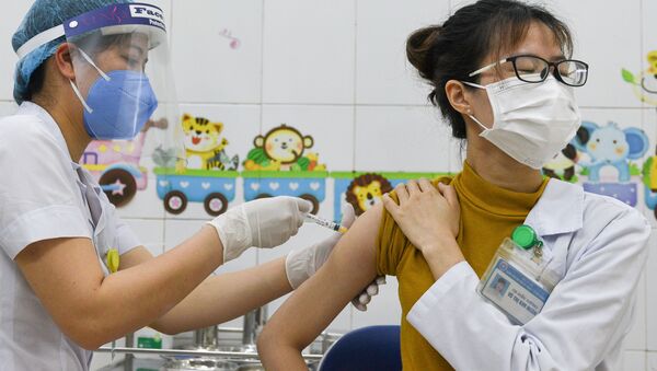 Tiêm vắc xin AstraZeneca ở Việt Nam - Sputnik Việt Nam