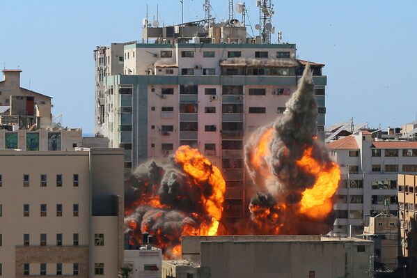Vụ tấn công tòa nhà al-Jalaa, trụ sở văn phòng của các cơ quan truyền thông ở thành phố Gaza - Sputnik Việt Nam