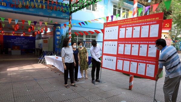 Công tác chuẩn bị được hoàn tất tại khu vực bỏ phiếu số 4 phường Giảng Võ, quận Ba Đình. - Sputnik Việt Nam