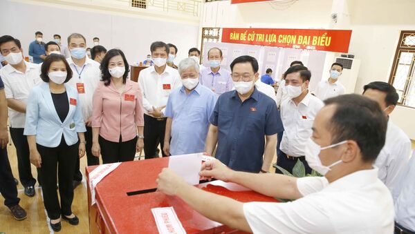 Chủ tịch Quốc hội Vương Đình Huệ kiểm tra công tác bầu cử tại tỉnh Bắc Ninh - Sputnik Việt Nam