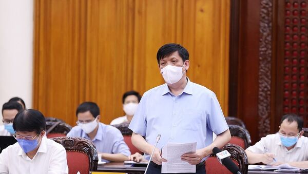 Bộ trưởng Bộ Y tế Nguyễn Thanh Long báo cáo tình hình và diễn biến dịch bệnh COVID-19. - Sputnik Việt Nam