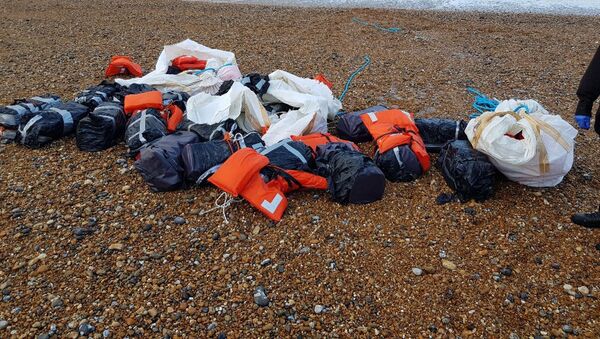 Lô hàng cocaine trên bờ biển Sussex, Anh. - Sputnik Việt Nam