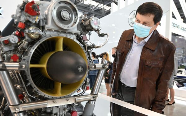 Khách thăm Triển lãm Quốc tế lần thứ XIV về Công nghiệp Trực thăng HeliRussia 2021 tại Moskva. - Sputnik Việt Nam