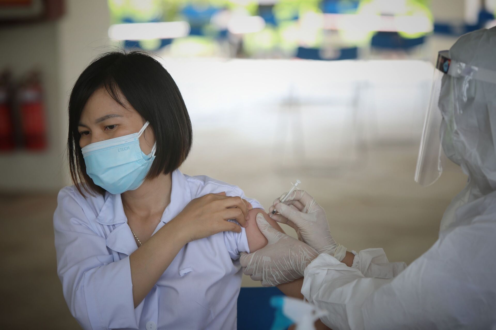 Việt Nam chính thức tiêm vaccine Covid-19 cho công nhân, bắt đầu từ Foxconn - Sputnik Việt Nam, 1920, 27.05.2021