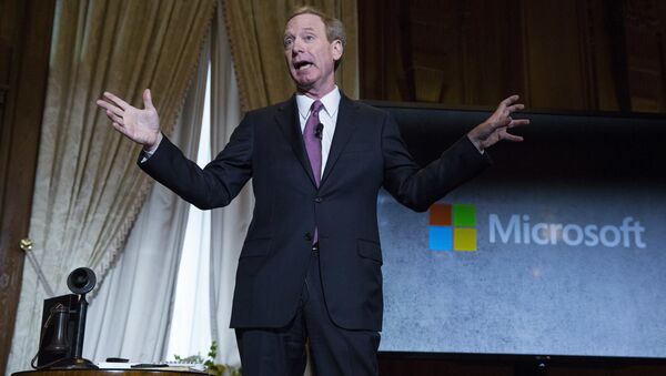 Brad Smith, Chủ tịch kiêm Giám đốc Pháp lý của Microsoft, phát biểu tại khách sạn Willard ở Washington, DC. - Sputnik Việt Nam