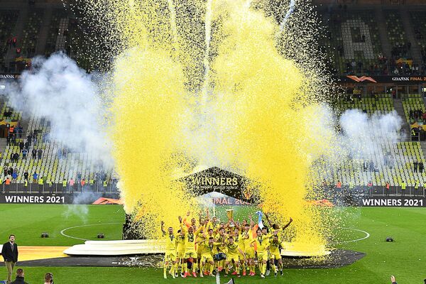 Các cầu thủ Villarreal ăn mừng chiến thắng trong trận chung kết UEFA Europa League giữa hai câu lạc bộ Villarreal và Manchester United tại Gdańsk - Sputnik Việt Nam