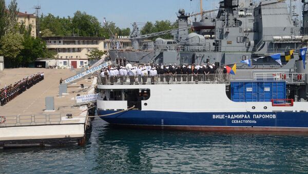 Tại Sevastopol, tàu chở dầu Phó đô đốc Paromov đã được tiếp nhận vào thành phần Hạm đội Biển Đen. - Sputnik Việt Nam