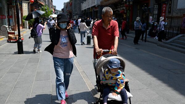 Một gia đình có con ở Bắc Kinh, Trung Quốc. - Sputnik Việt Nam