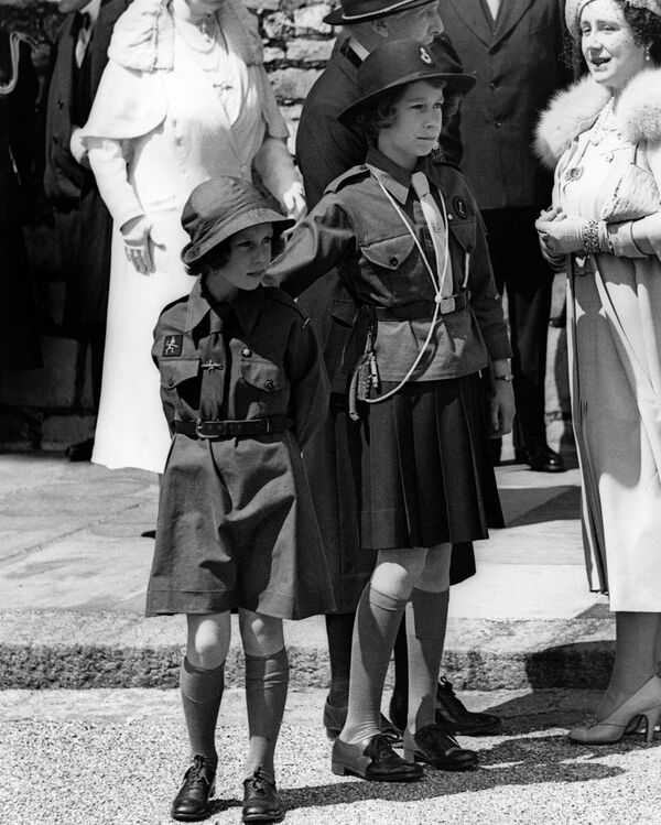 Công chúa Margaret và Elizabeth năm 1938 - Sputnik Việt Nam