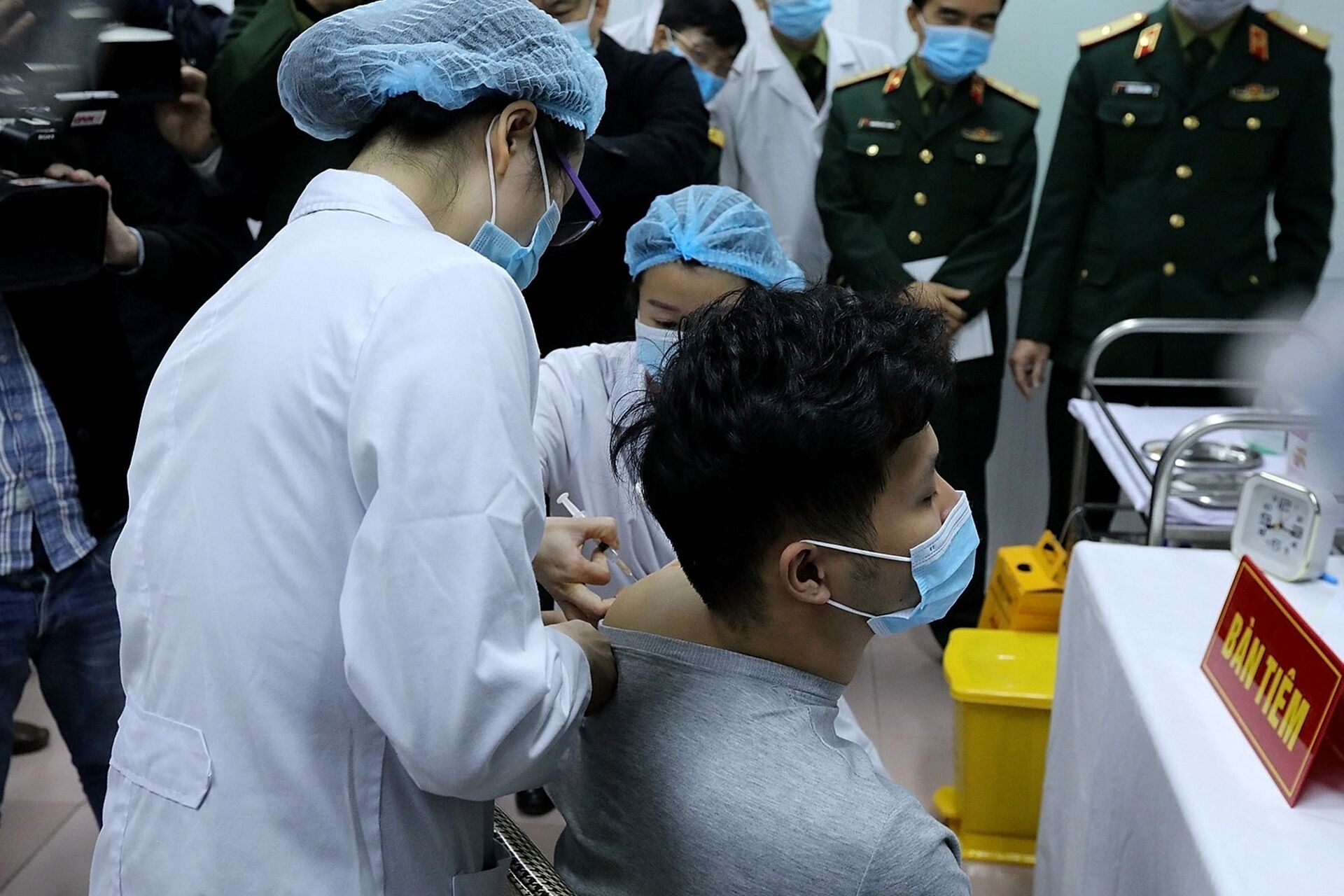 Bộ Y tế  lên tiếng: Chưa đủ cơ sở khoa học cấp phép khẩn cho vaccine Nanocovax - Sputnik Việt Nam, 1920, 23.06.2021