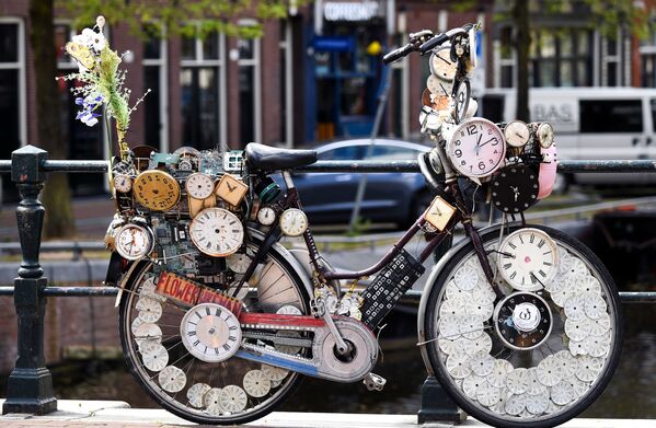 Xe đạp trên phố ở Amsterdam - Sputnik Việt Nam