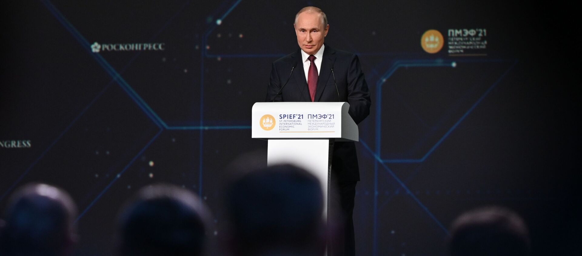 Tổng thống Nga Vladimir Putin phát biểu tại Diễn đàn Kinh tế Quốc tế St.Petersburg năm 2021 - Sputnik Việt Nam, 1920, 04.06.2021