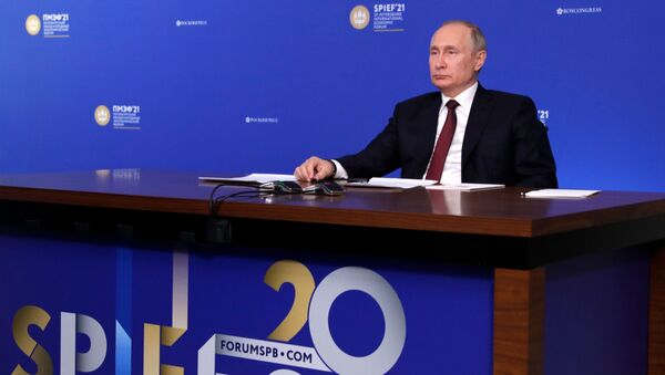 Tổng thống Nga Vladimir Putin tại Diễn đàn Kinh tế Quốc tế St. Petersburg - 2021. - Sputnik Việt Nam