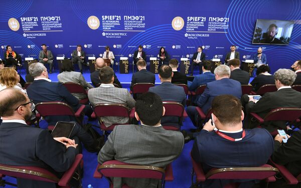 Thành viên tham gia hội thảo thảo luận Thương mại điện tử ở Nga. Thời điểm của những cơ hội lớn trong khuôn khổ SPIEF - 2021. - Sputnik Việt Nam