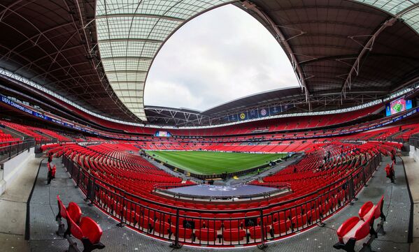 Sân vận động «Wembley» ở London (Anh), sẽ tổ chức 8 trận đấu: Anh - Croatia (13/6), Anh - Scotland (18/6), CH Séc - Anh (22/6), vòng 1/8 (26/6), 1/8 chung kết (29/6), Bán kết - Chung kết (6/7), Bán kết (7/7) và Chung kết (11/7). - Sputnik Việt Nam