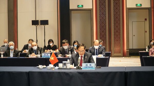 Bộ trưởng Ngoại giao Bùi Thanh Sơn tham dự Hội nghị đặc biệt Bộ trưởng Ngoại giao ASEAN - Trung Quốc.  - Sputnik Việt Nam