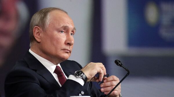 Tổng thống Nga Vladimir Putin phát biểu tại Diễn đàn Kinh tế Quốc tế St. Petersburg - Sputnik Việt Nam