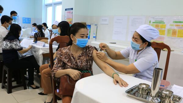 Tiêm vaccine phòng COVID-19 tại Bệnh viện Đa khoa tỉnh Vĩnh Long.  - Sputnik Việt Nam