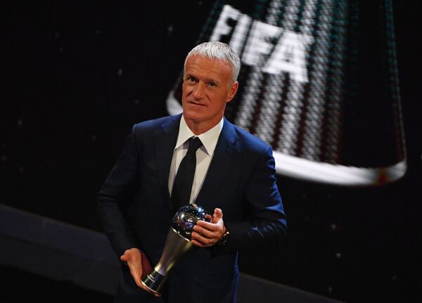 Xếp thứ 2 trong bảng xếp hạng là huấn luyện viên của đội tuyển quốc gia Pháp, Didier Deschamps, được trả 4,39 triệu euro. - Sputnik Việt Nam
