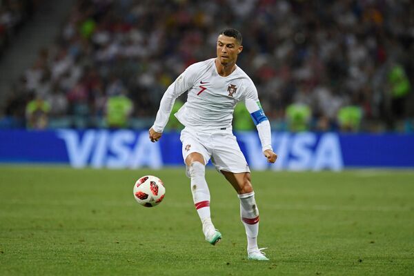Tiền đạo Bồ Đào Nha Cristiano Ronaldo đứng đầu bảng xếp hạng UEFA với 174 lần khoác áo đội tuyển quốc gia - Sputnik Việt Nam
