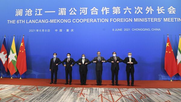 Bộ trưởng Ngoại giao Bùi Thanh Sơn (ngoài cùng bên trái) chụp ảnh chung cùng với Bộ trưởng ngoại giao các nước tham dự Hội nghị Bộ trưởng Mekong - Lan Thương lần thứ 6. Ảnh:  - Sputnik Việt Nam