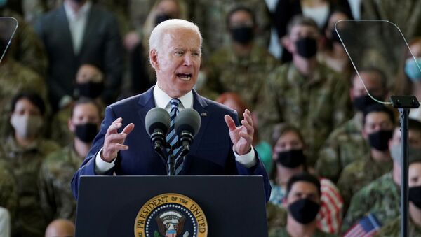Tổng thống Hoa Kỳ Joe Biden phát biểu trước các quân nhân Lực lượng Không quân Hoa Kỳ và gia đình của họ tại Vương quốc Anh. - Sputnik Việt Nam