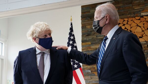Tổng thống Hoa Kỳ Joe Biden và Thủ tướng Boris Johnson - Sputnik Việt Nam
