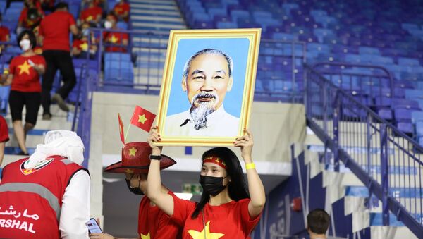 Vòng loại thứ 2 World Cup 2022 khu vực châu Á: Cổ động viên vào sân cổ vũ cho đội tuyển Việt Nam gặp Malaysia - Sputnik Việt Nam