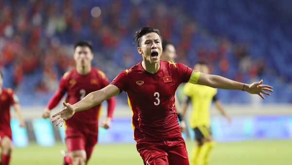 Quế Ngọc Hải ghi bàn nâng tỷ số 2-1 cho đội tuyển Việt Nam - Sputnik Việt Nam